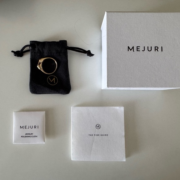 Mejuri Garnet Heirloom Ring - size 9 - Picture 7 of 8